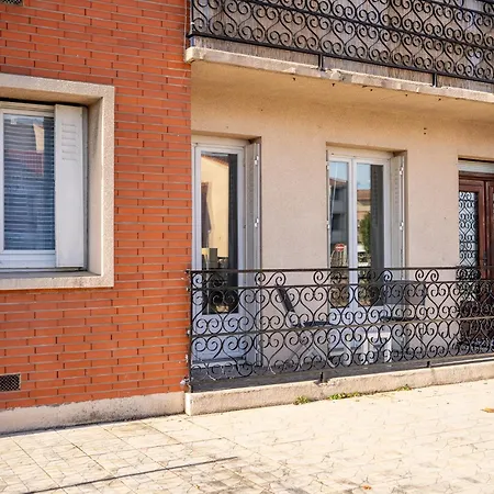 T3 Rdc A Muret-entree Autonome-balcon-parking Apartament *